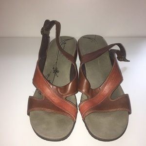 Merrell Women's Leather  Sandals Size 9.
